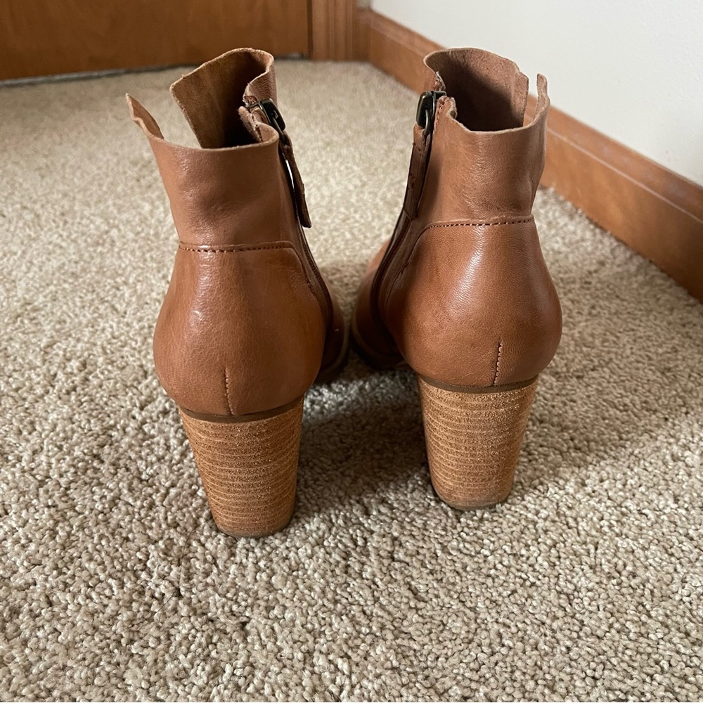 Kelsi Dagger brown ankle block boots size 6.5 - Picture 3 of 6